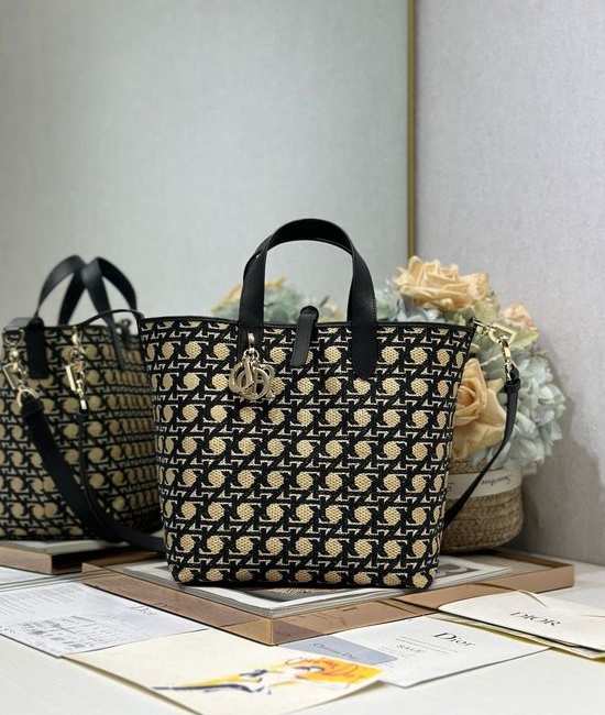 Christian Dior CD Christian Dior CD Toujours Quilted Vertical Handbag 2836