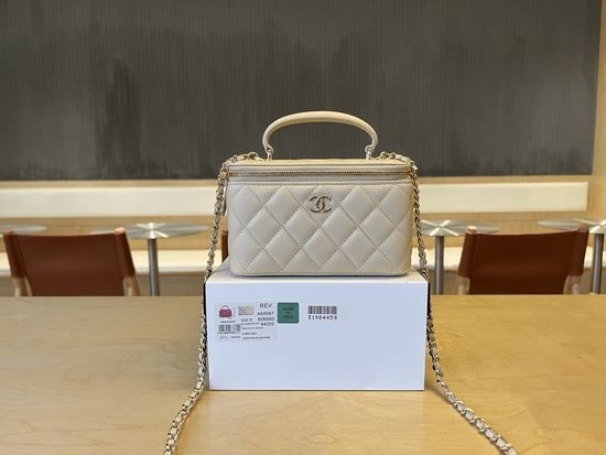 Chanel Classic Handheld Chain Case A68087