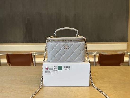 Chanel Classic Handheld Chain Case A68087
