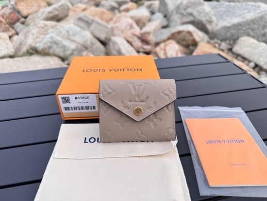 Louis Vuitton LV Zoe Short Wallet M69800