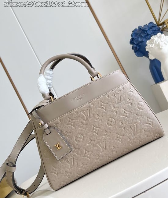 Louis Vuitton LV City Avenue PM Leather Tote Bag M15231