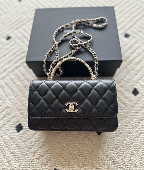 Chanel Classic Lambskin Zipper Wallet AP4931
