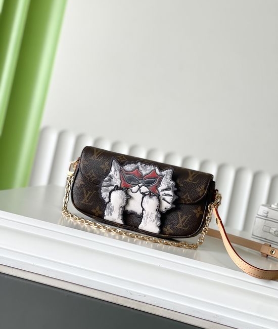 Louis Vuitton LV Chain Ivy Shoulder Bag M15148