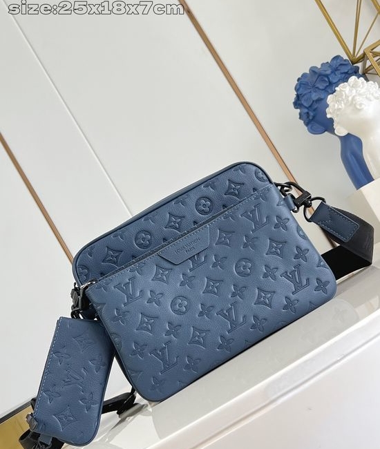 Louis Vuitton LV Trio Messenger Leather Bag M27925
