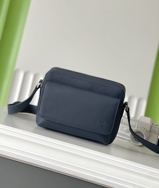 Louis Vuitton LV BOARDING Leather Messenger Bag M15260