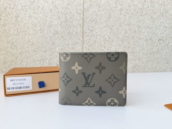 Louis Vuitton LV Multiple Short Wallet M27058