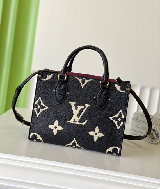 Louis Vuitton LV ONTHEGO Leather Square Bag M45659