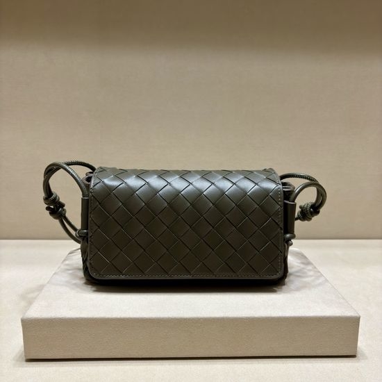 Bottega Veneta BV Crossbody Clutch Bag 3008