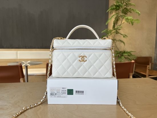 Chanel Caviar Leather Diamond Logo Crossbody Bag A96186