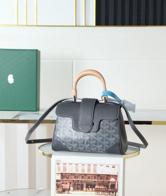 Goyard Saigon Classic Crossbody Bag 8005