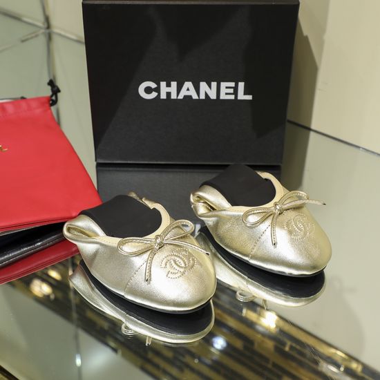 Chanel Elegant Foldable Ballet Flats with Ribbon