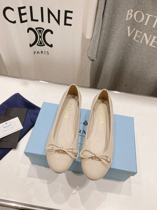 Prada Classic Soft Leather Comfortable Mary Jane Flat Shoes