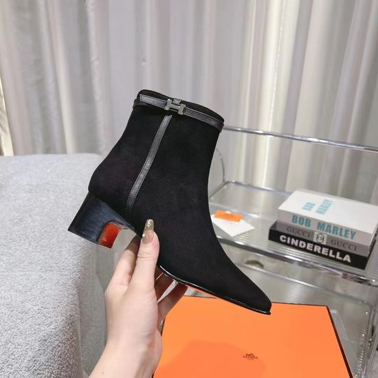 Hermes Elegant Low-heel Leather Boots with Suede Options