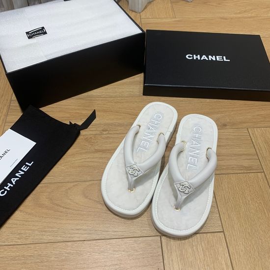 Chanel Comfortable Padded Thong Beach Sandals