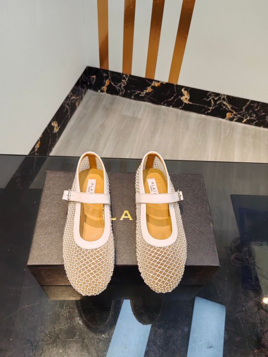 Alaia Elegant Heart Decoration Mesh Casual Flat Shoes