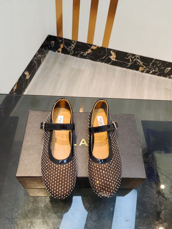 Alaia Elegant Heart Decoration Mesh Casual Flat Shoes
