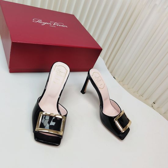 Roger Viver Pointed Toe Buckle Block Heel Pumps with Leather Sole