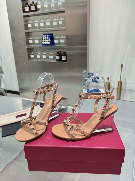 Christian Louboutine Studded Leather Pumps Genuine Leather Sole High Heel