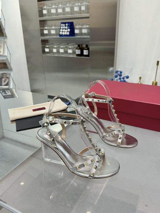 Christian Louboutine Studded Leather Pumps Genuine Leather Sole High Heel
