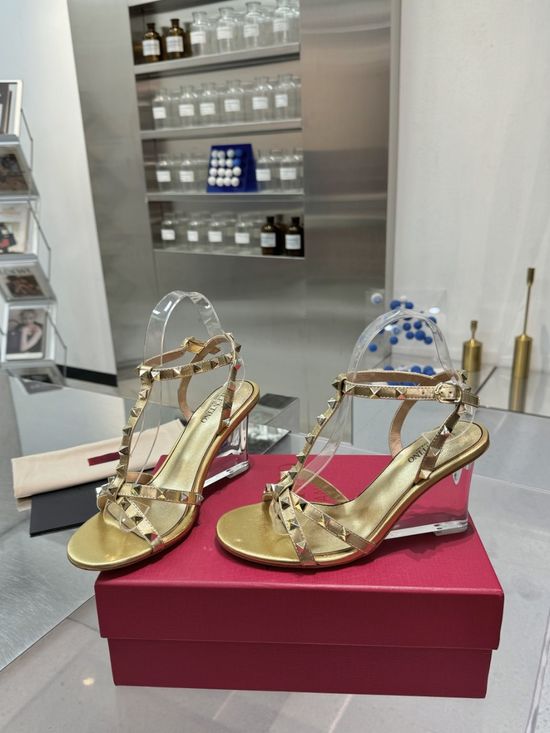 Christian Louboutine Studded Leather Pumps Genuine Leather Sole High Heel
