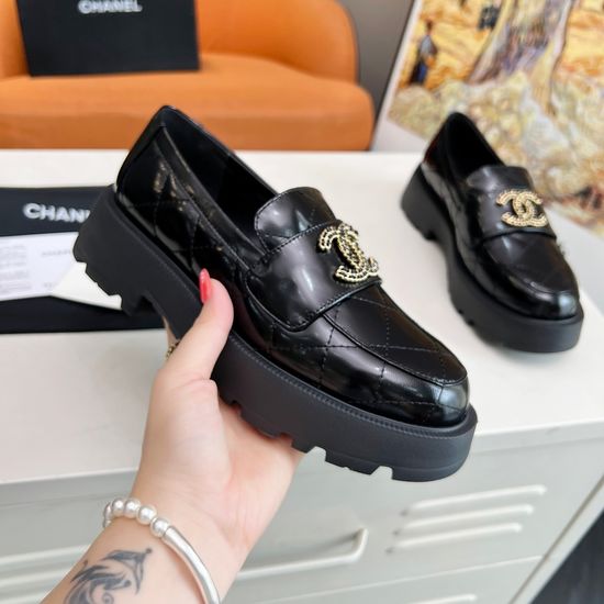 Chanel Vintage Round Toe Leather Loafers Mid Heel