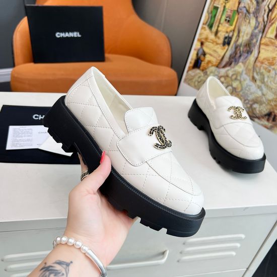 Chanel Vintage Round Toe Leather Loafers Mid Heel