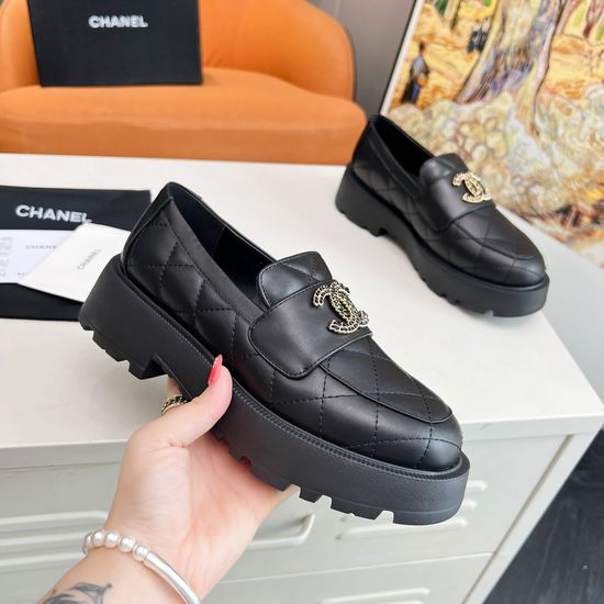 Chanel Vintage Round Toe Leather Loafers Mid Heel
