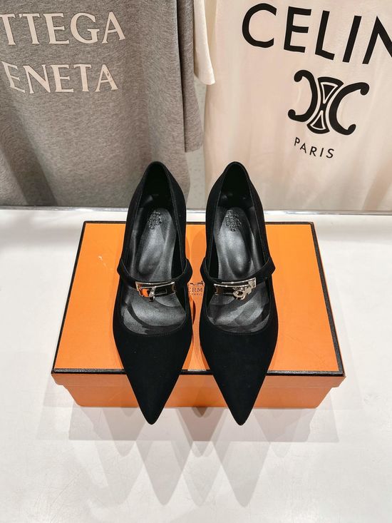 Hermes Suede Pointed Toe Pumps Soft Sheepskin Lining Durable Sole