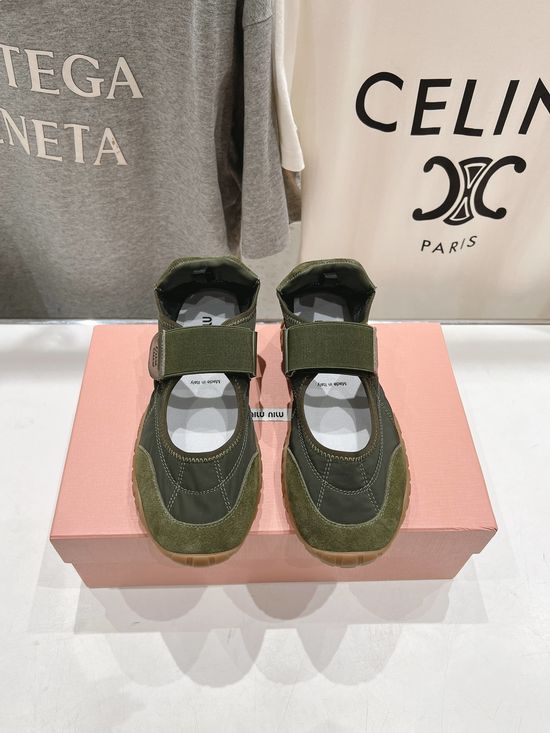 Miu Miu Thick Sole Casual Fashion Sneakers Comfortable Breathable Versatile Daily Shoes
