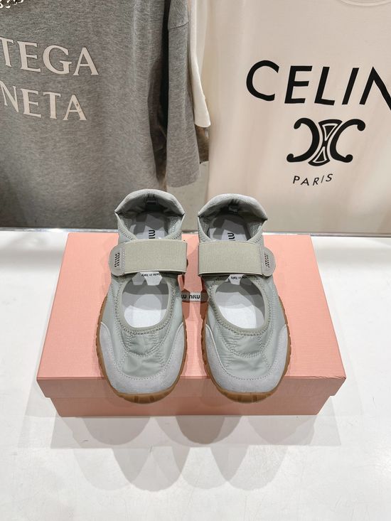 Miu Miu Thick Sole Casual Fashion Sneakers Comfortable Breathable Versatile Daily Shoes