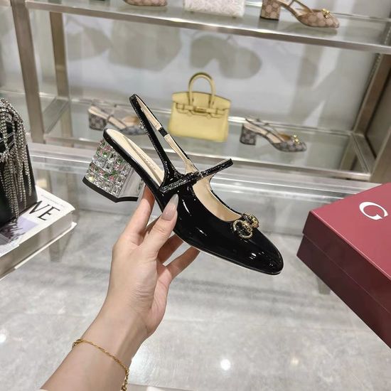 Gucci Classic Patent Leather Pumps with Decorative Buckle