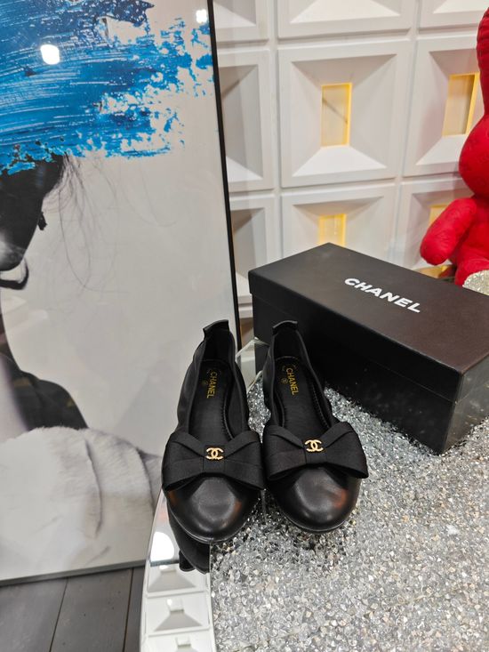 Chanel Comfortable Pearl Leather Flat Shoes with Buckle