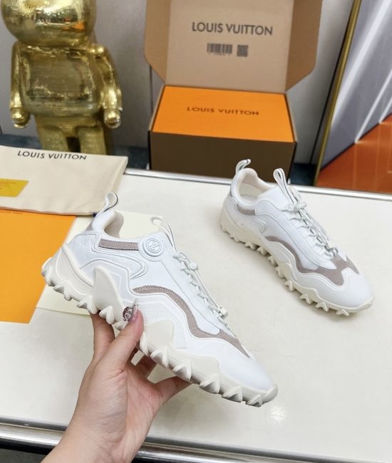 Louis Vuitton LV Embossed Leather Casual Sneakers With Wave Outsole