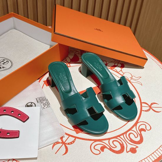 Bvlgari Handmade Middle Heel Sandals in Bulgar-green