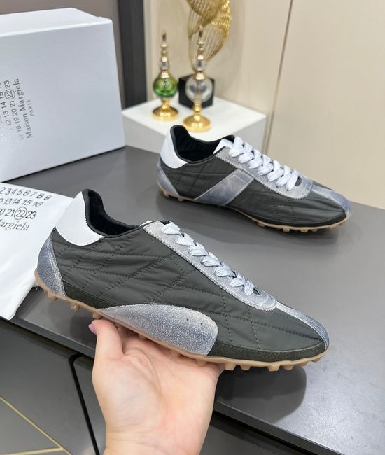 Maison Margiela Vintage Casual Sneakers With Stitched Detail Non Slip Sole