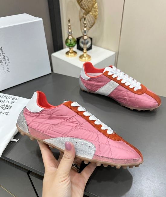 Maison Margiela Vintage Casual Sneakers With Stitched Detail Non Slip Sole