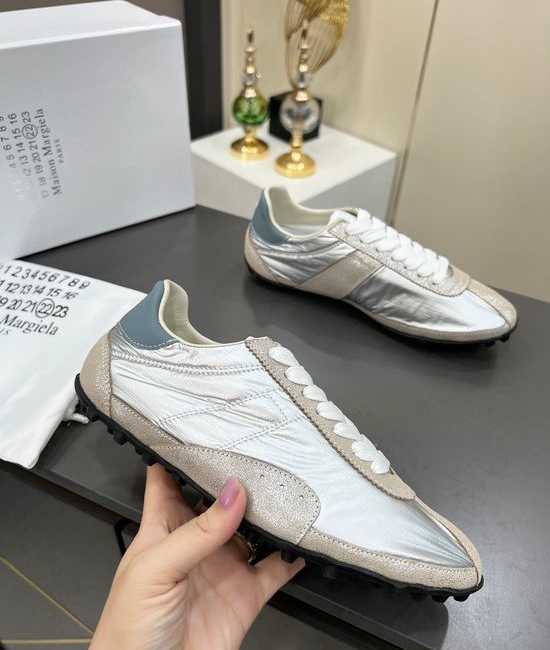 Maison Margiela Vintage Casual Sneakers With Stitched Detail Non Slip Sole