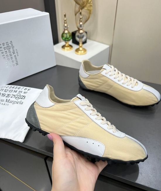 Maison Margiela Vintage Casual Sneakers With Stitched Detail Non Slip Sole