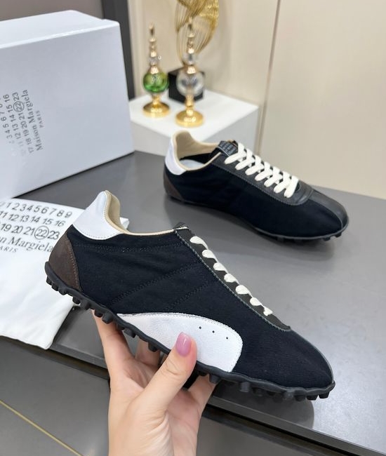 Maison Margiela Vintage Casual Sneakers With Stitched Detail Non Slip Sole