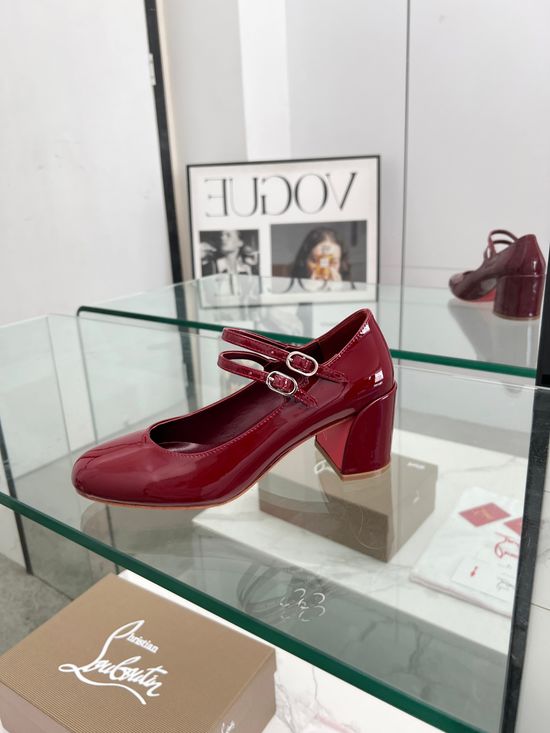 Louis Vuitton Patent Leather Mary Jane Chunky Heel Shoes Elegant Classic Design