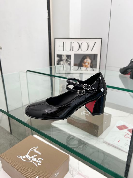 Louis Vuitton Patent Leather Mary Jane Chunky Heel Shoes Elegant Classic Design