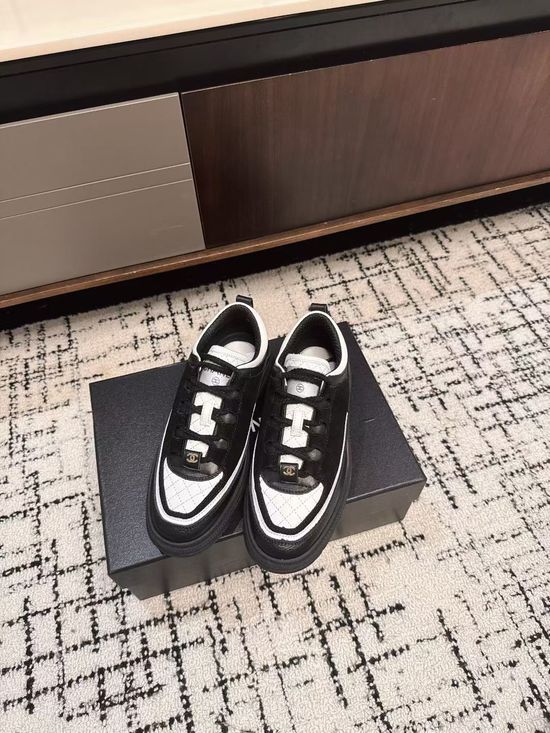 Chanel Elegant Textured Leather Casual Sneakers Comfortable Daily Footwear