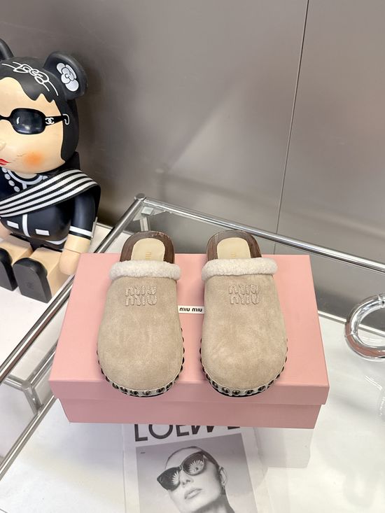 Fendi Soft Warm Suede Slip On Cozy Casual Mules