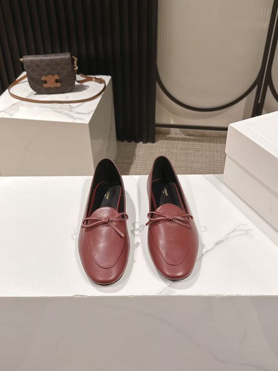 Celine Minimalist Leather Loafers Comfortable Versatile Slip On Footwear