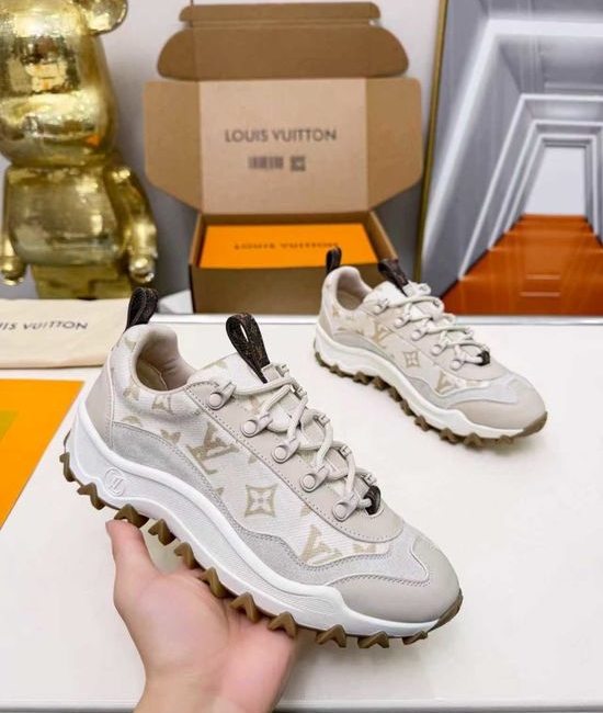 Louis Vuitton LV Premium Suede Mesh Comfortable Fashion Athletic Sneakers