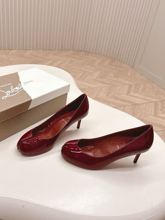 Christian Louboutine Elegant Tabi Toe High Heels Unique Stylish Women s Dress Shoes