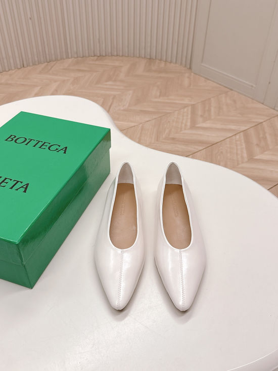 Bottega Veneta Pointed Toe Leather Flats Comfortable Lining Premium Sole Office Shoes