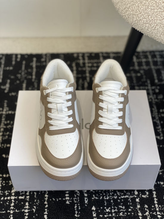 Alo Celebrity-Inspired Thick-Soled White Sneakers