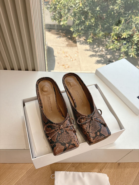 Jacquemus Elegant Square Toe Kitten Heel Leather Mules