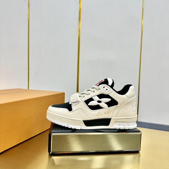Louis Vuitton LV Premium Grained Leather Sneakers Retro Casual Design